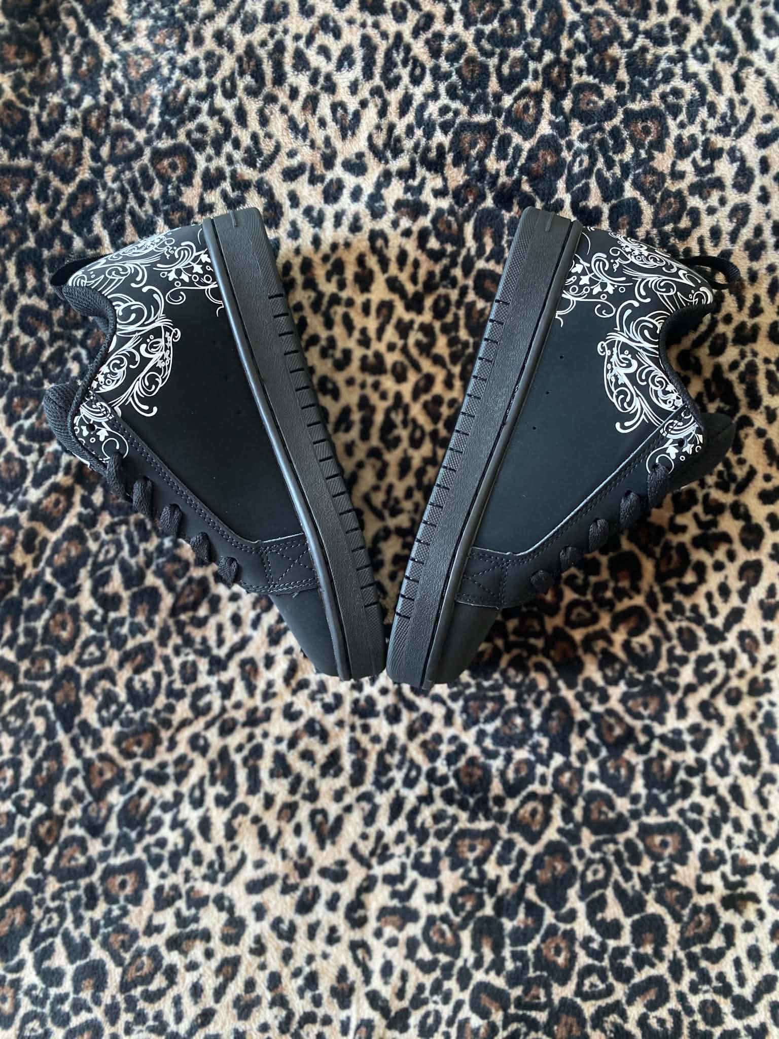 DC Pixies Black White